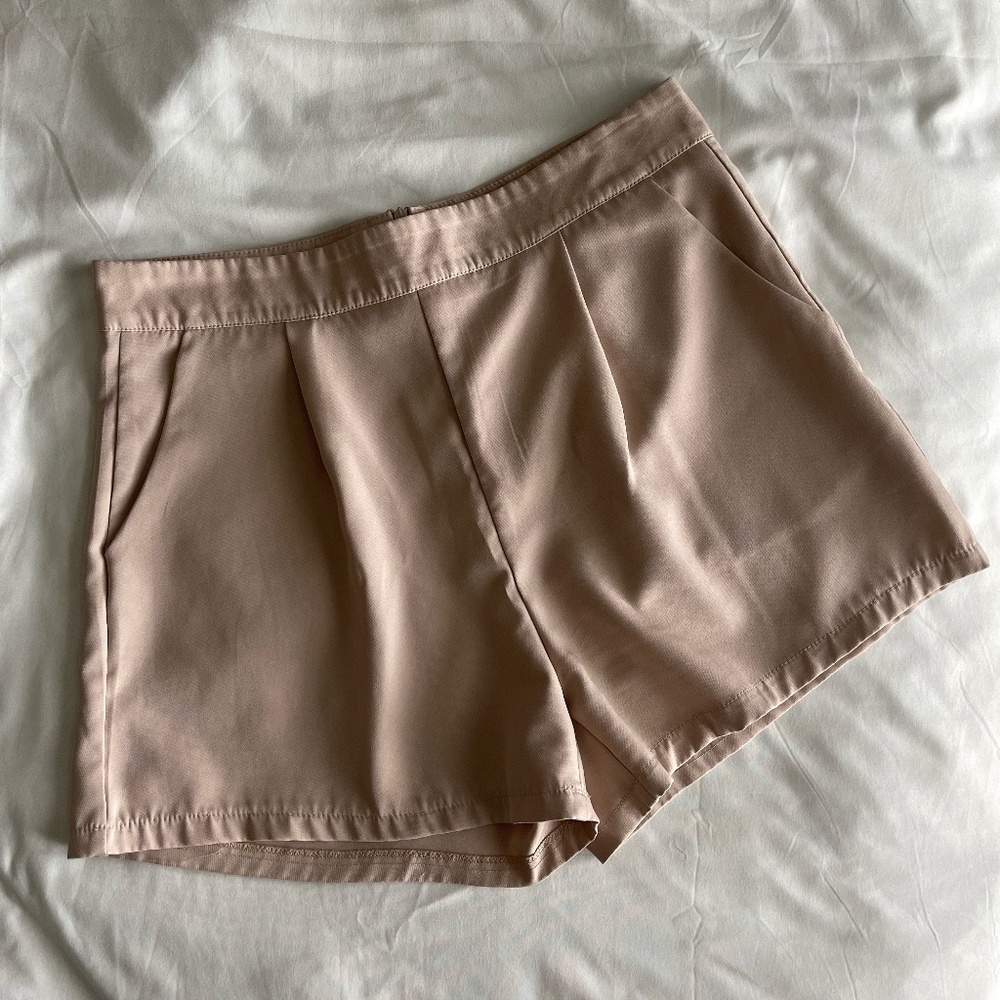 Solid zipper back wide leg shorts